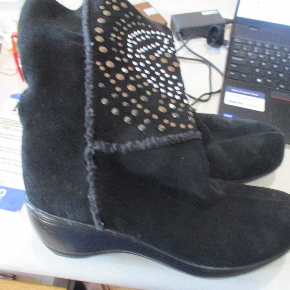 Softwalk Boots - Size 10.5N Black Suede Leather Stud Embellished Faux Shearling